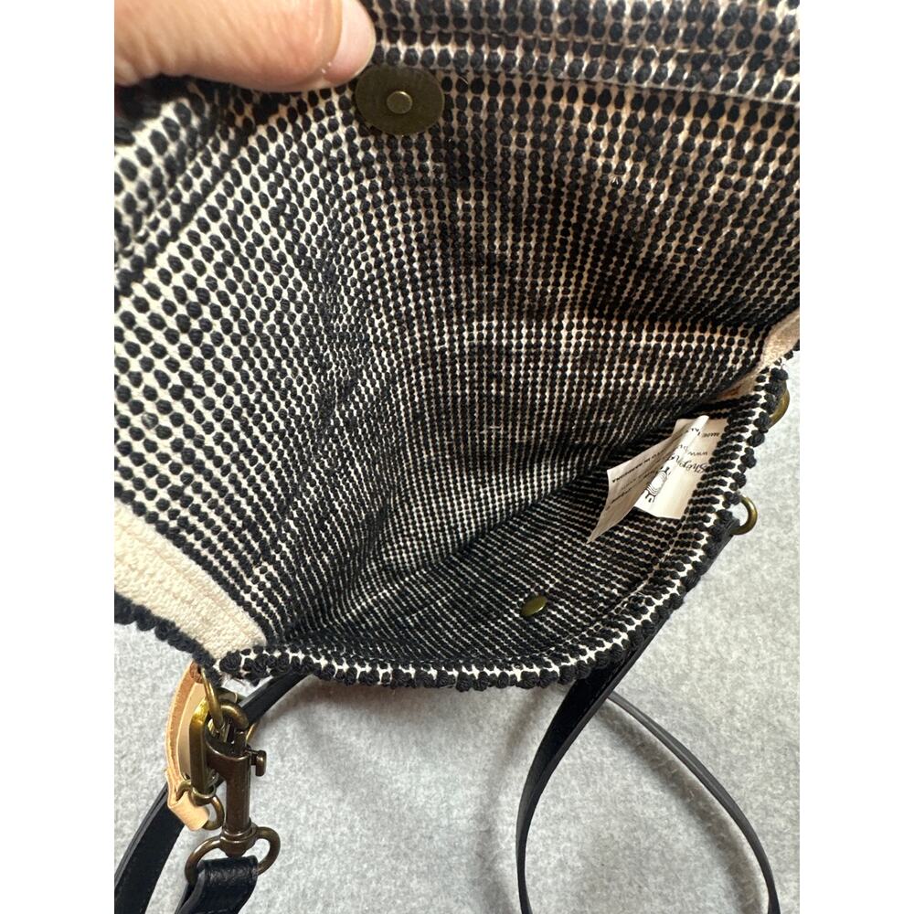 Clutch Woven Geometric Pibiones Crossbody Wristlet - Picture 6 of 10